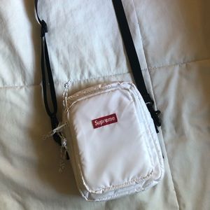 SUPREME shoulder bag
